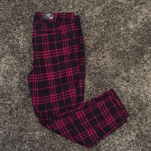 Crown & Ivy Pink/Navy Capris Pants Size 12P
